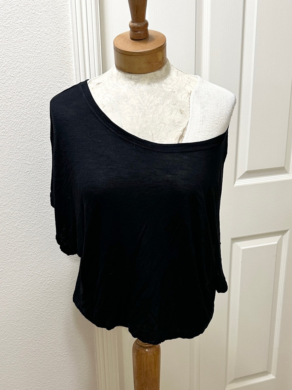 Metropark Black Wide-Neck/Off-Shoulder Short Sleeve Cropped Oversized Top - L